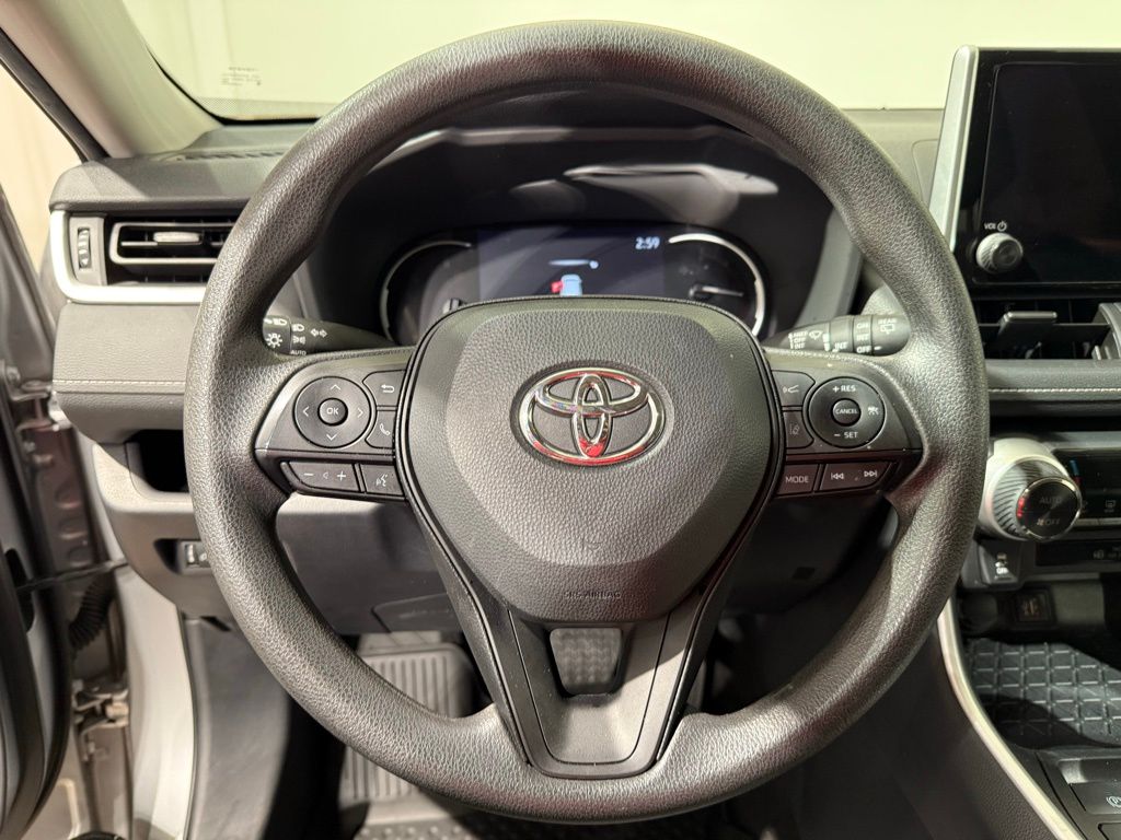 2024 Toyota RAV4 XLE 22