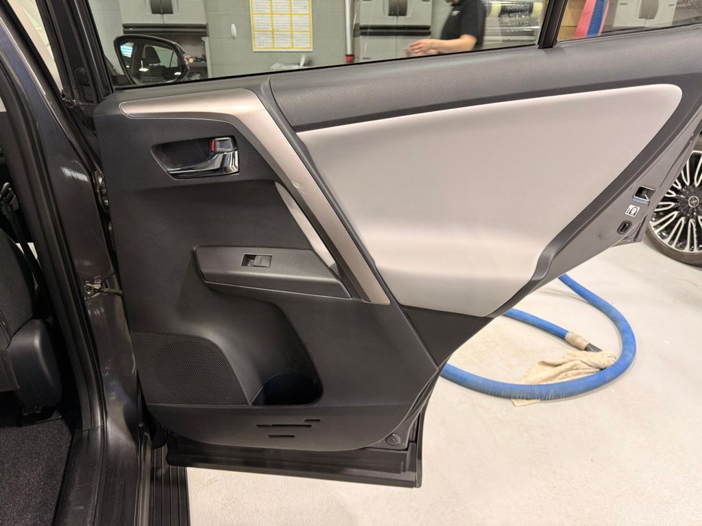 Thumbnail: 2018 Toyota RAV4 - 24