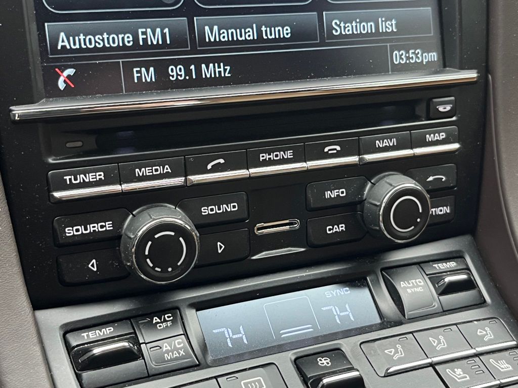 Thumbnail: 2015 Porsche 911 - 22