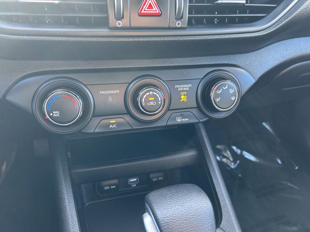 Thumbnail: 2023 Kia Forte - 18