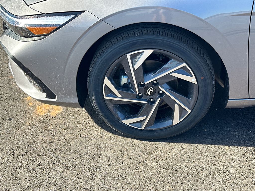 Used 2025 Silver Hyundai SEL Sport image 11