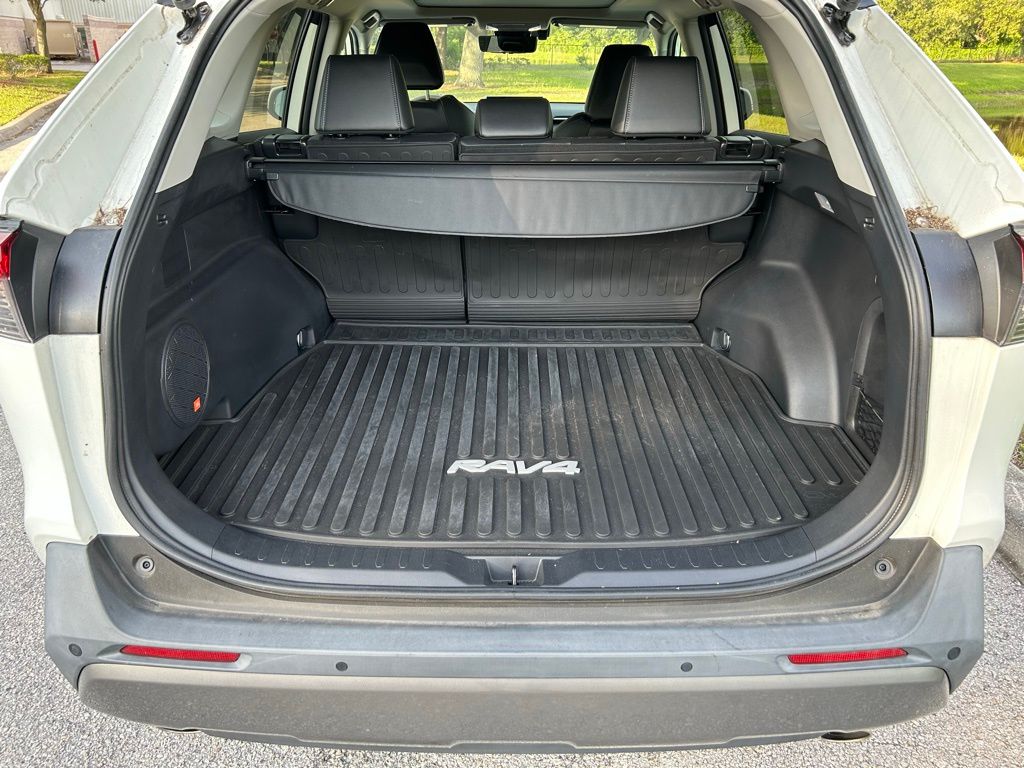 Thumbnail: 2021 Toyota RAV4 - 10
