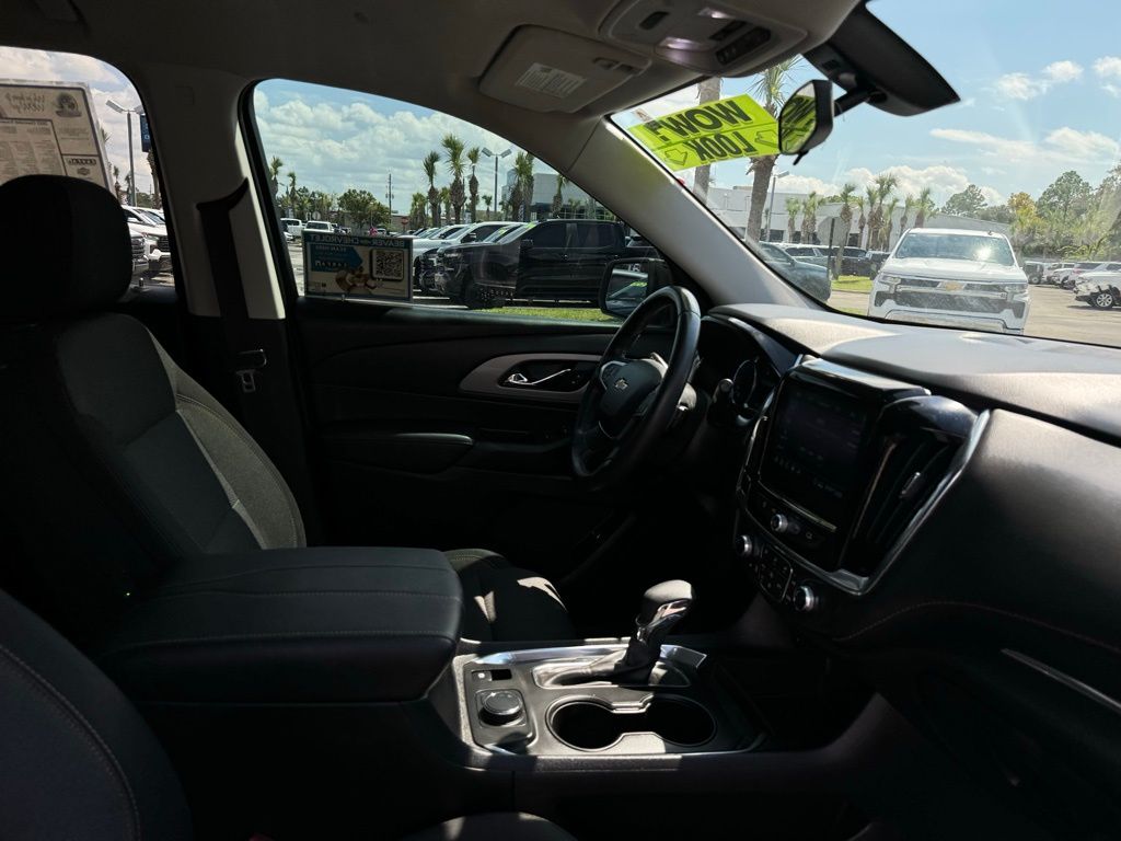 2021 Chevrolet Traverse LT 27