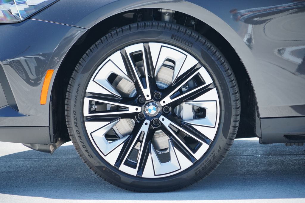 Thumbnail: 2027 BMW 5 Series - 5