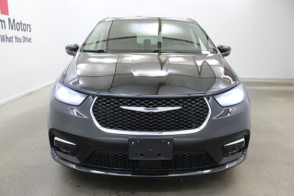 used 2023 Chrysler Pacifica Hybrid car, priced at $24,999