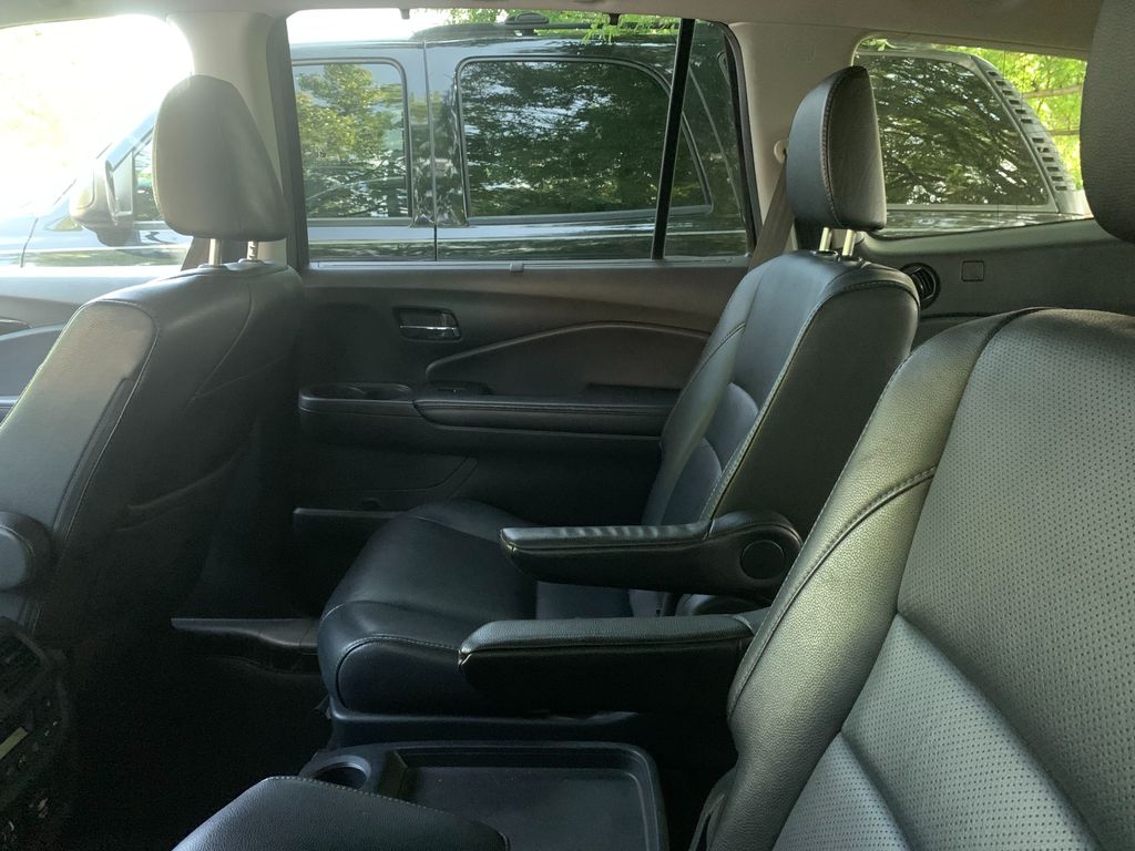 Thumbnail: 2017 Honda Pilot - 9