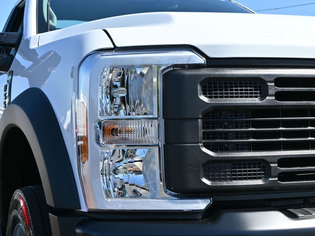 2025 Ford F-550 XL photo 5