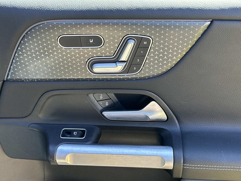 Thumbnail: 2024 Mercedes-Benz GLB - 20