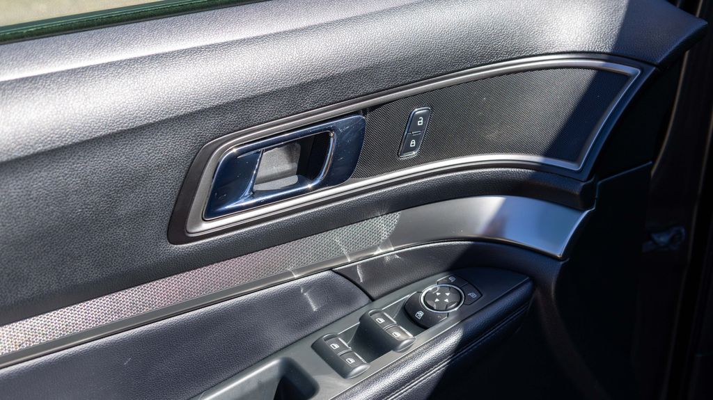 Used 2018 Ford Explorer XLT 4D Sport Utility