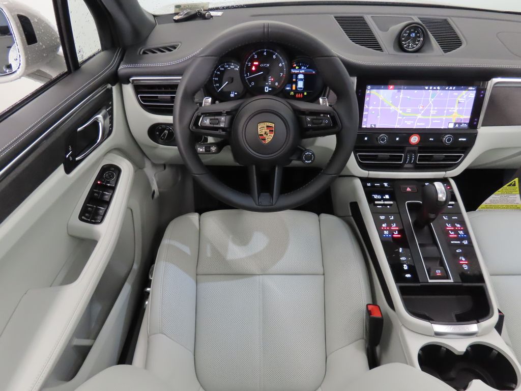 Thumbnail: 2026 Porsche Macan - 17