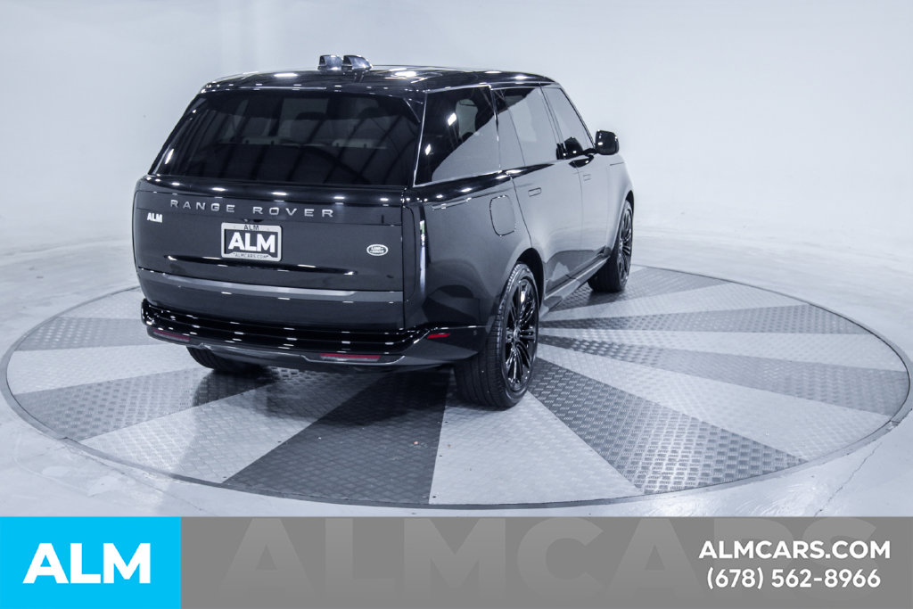 Used 2023 Black Land Rover SE image 9