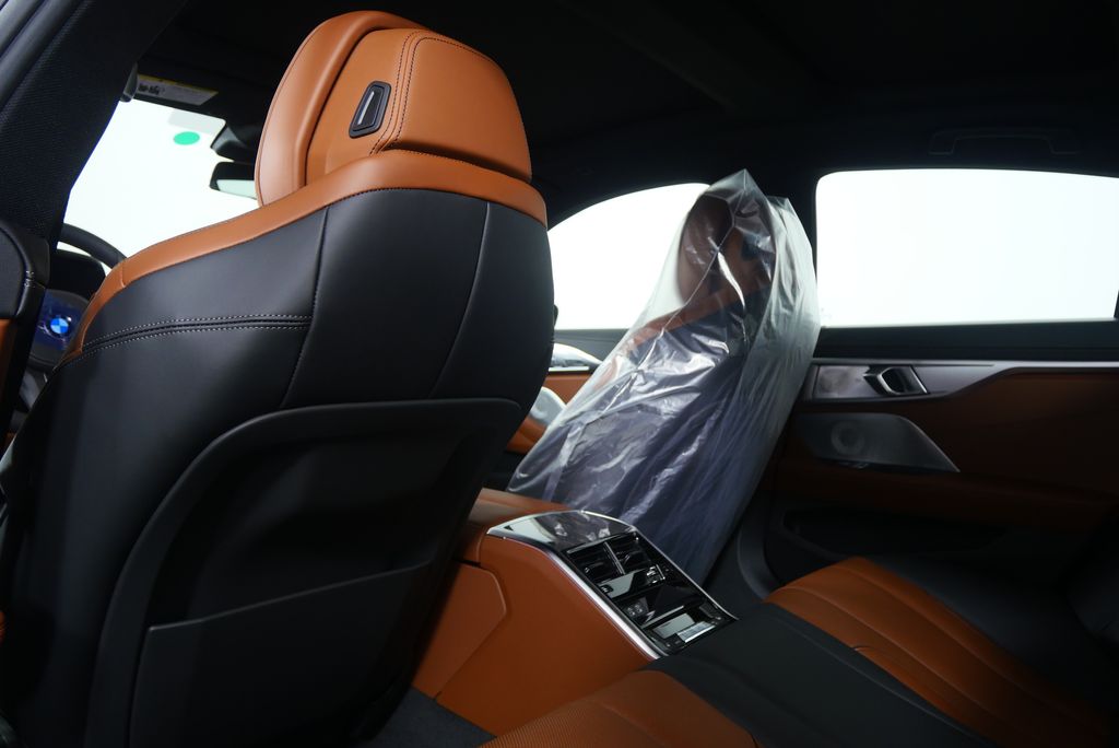 Thumbnail: 2026 BMW 8 Series - 18