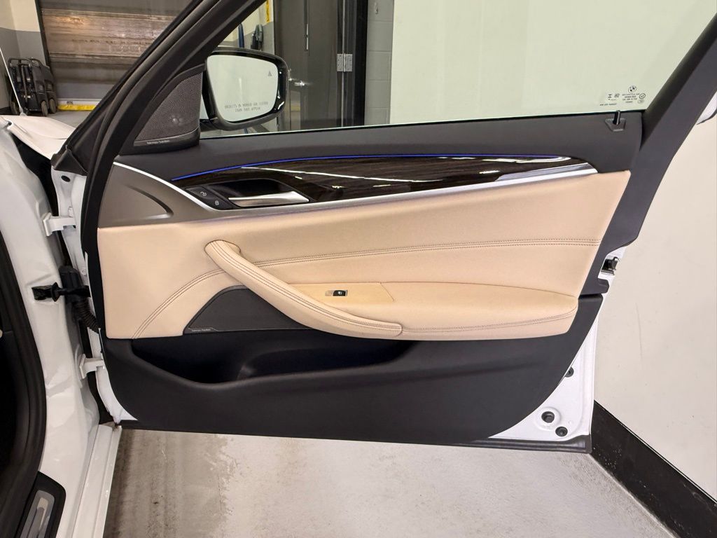 Thumbnail: 2023 BMW 5 Series - 28