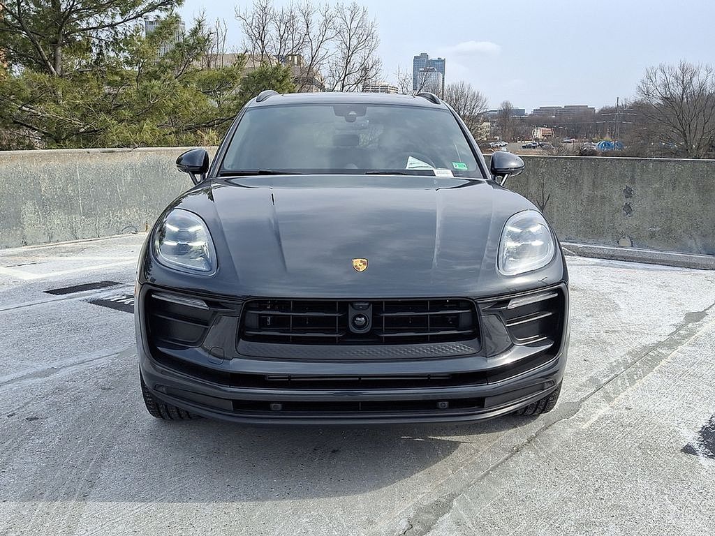 Thumbnail: 2025 Porsche Macan - 6