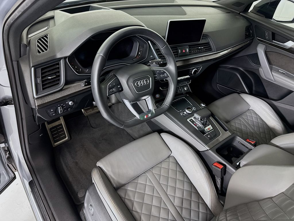 Thumbnail: 2020 Audi SQ5 - 9