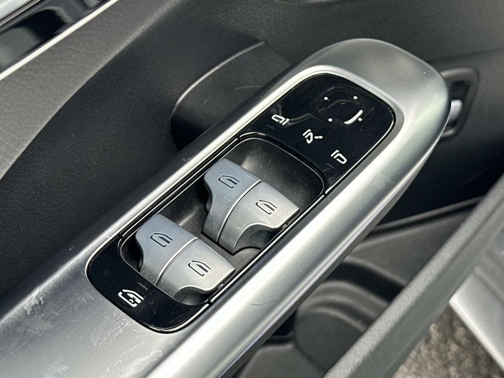 Thumbnail: 2025 Mercedes-Benz C-Class - 31