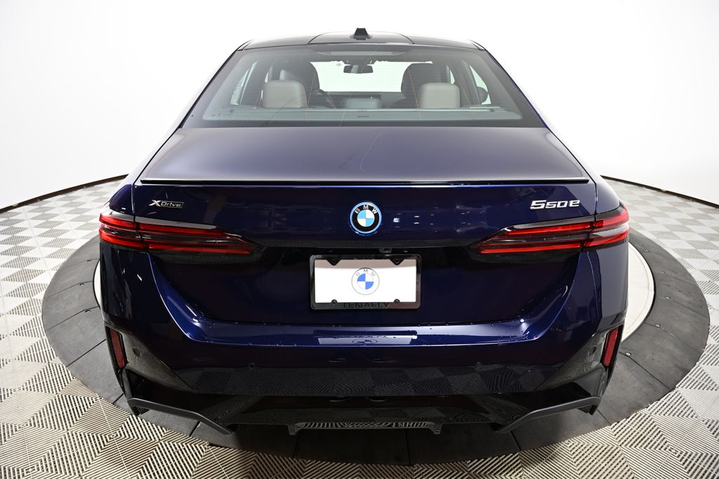 Thumbnail: 2026 BMW 5 Series - 4