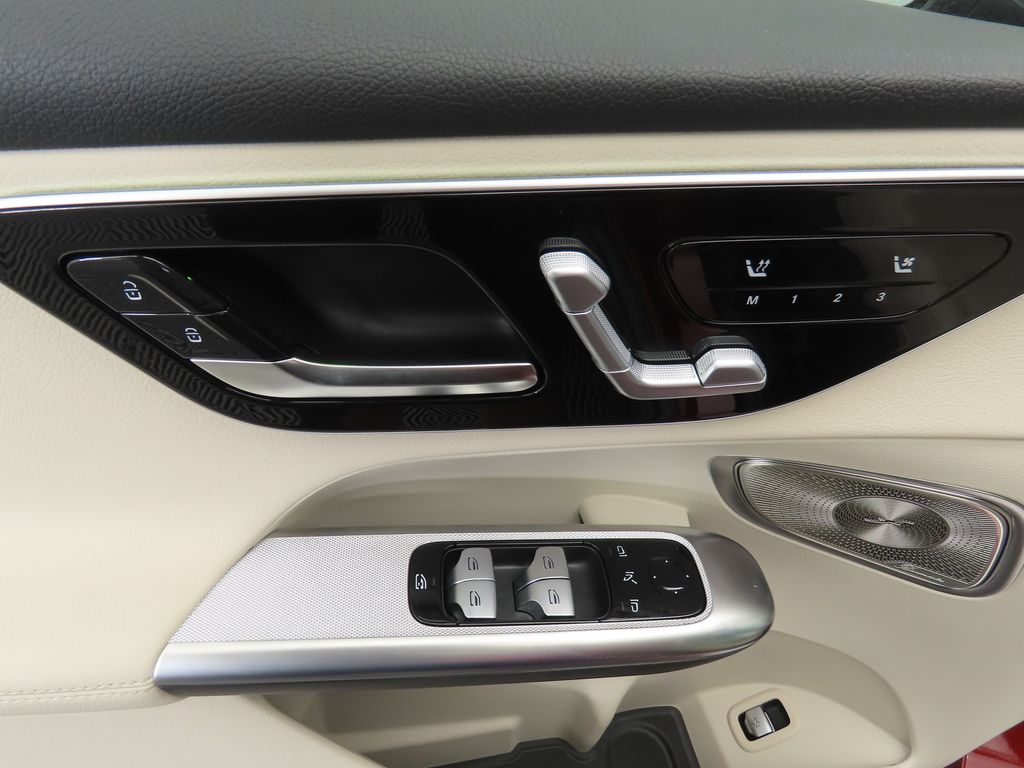 Thumbnail: 2025 Mercedes-Benz GLC - 23