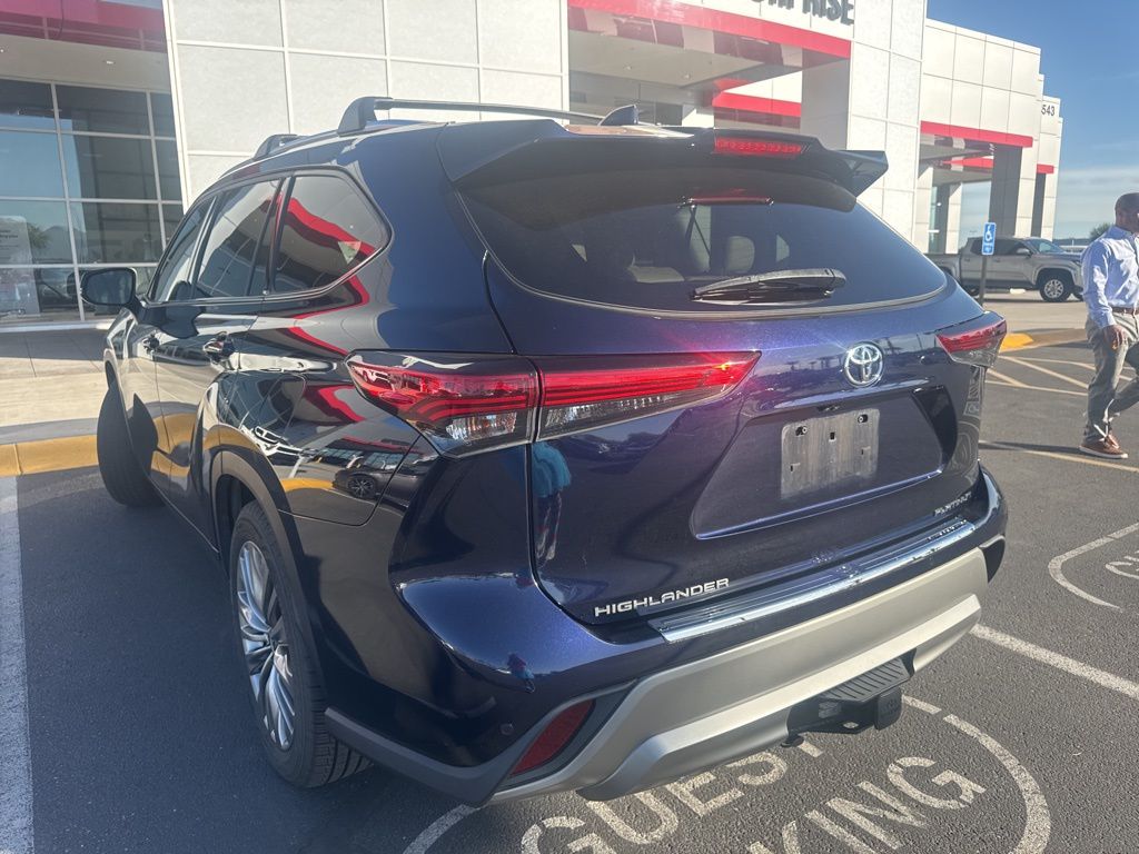 Thumbnail: 2022 Toyota Highlander - 6