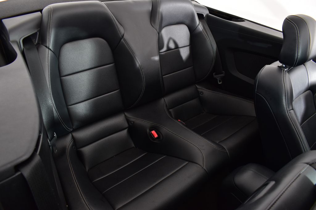 2016 Ford Mustang  31