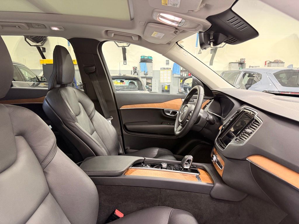 Thumbnail: 2023 Volvo XC90 - 30