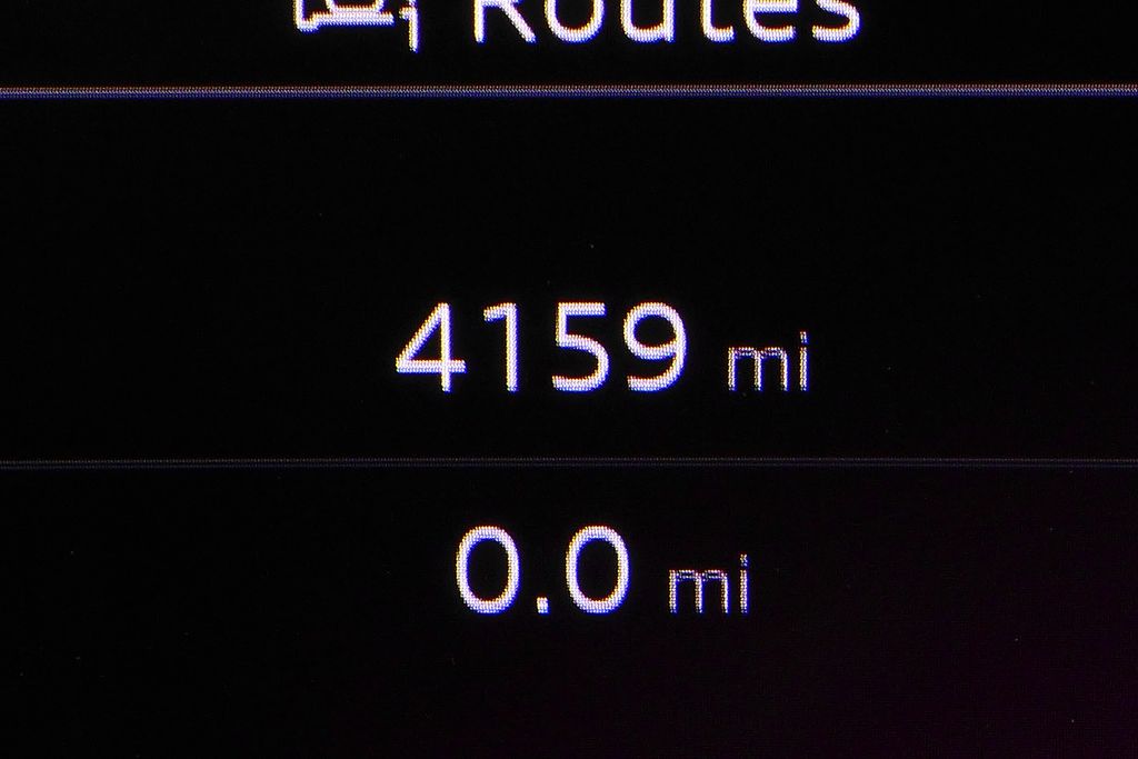 Thumbnail: 2025 Audi Q6 e-tron - 32