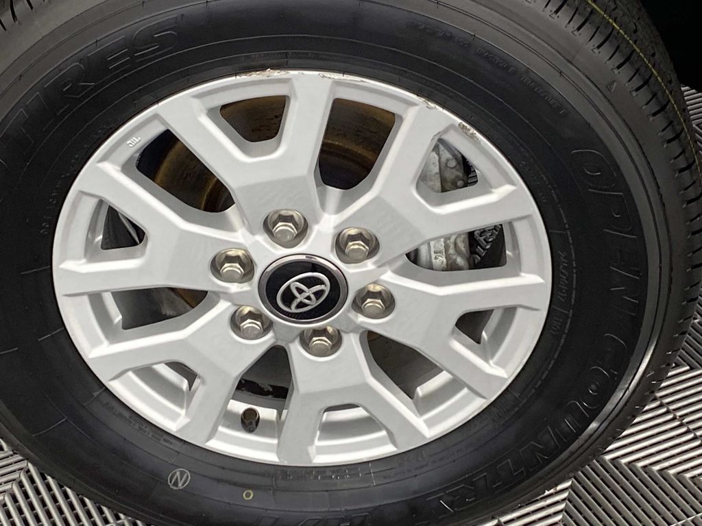 2025 Toyota Tacoma SR5 Ice - Grieco Acura - Image 28
