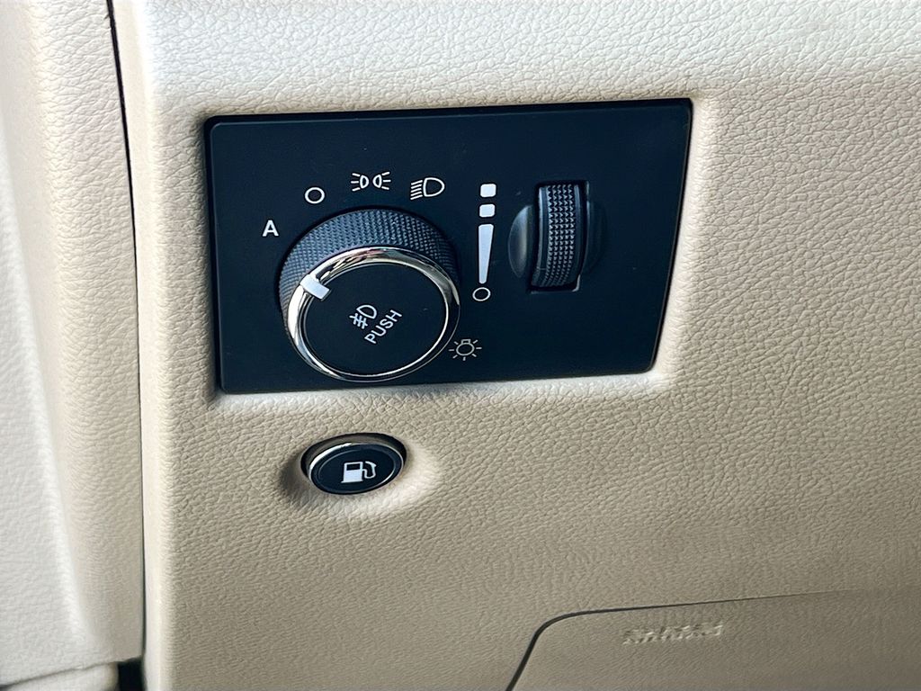 Used 2018 Black Jeep Limited image 10