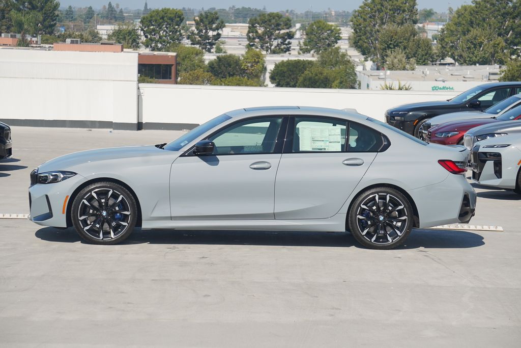 Thumbnail: 2025 BMW 3 Series - 4