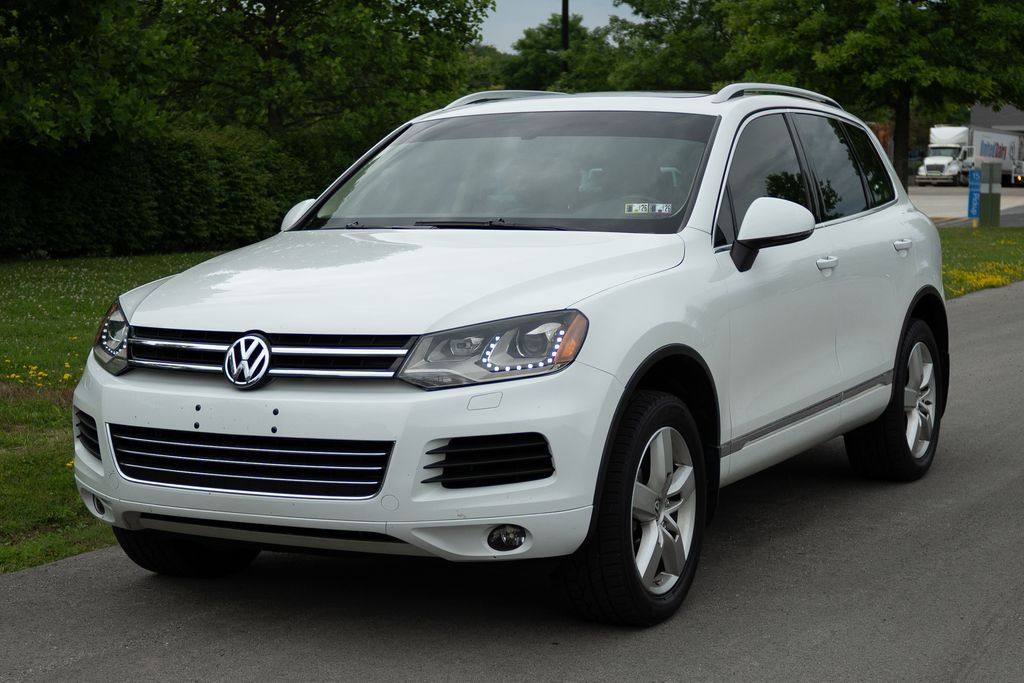 Pure White 2014 Volkswagen Touareg SUV / Crossover 8-Speed Automatic