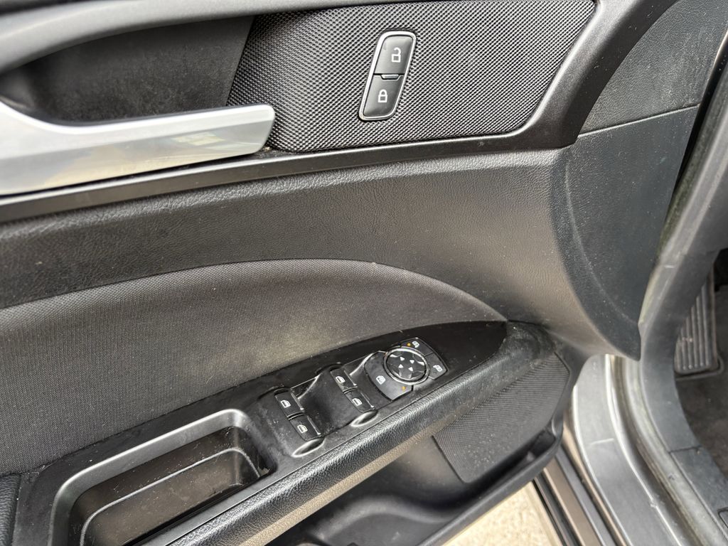 2018 Ford Fusion SE Gray at Community Honda