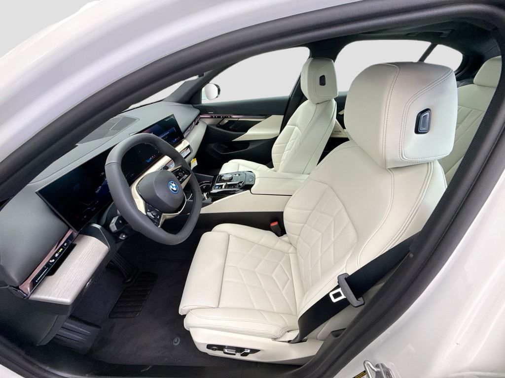 Thumbnail: 2026 BMW i5 - 18