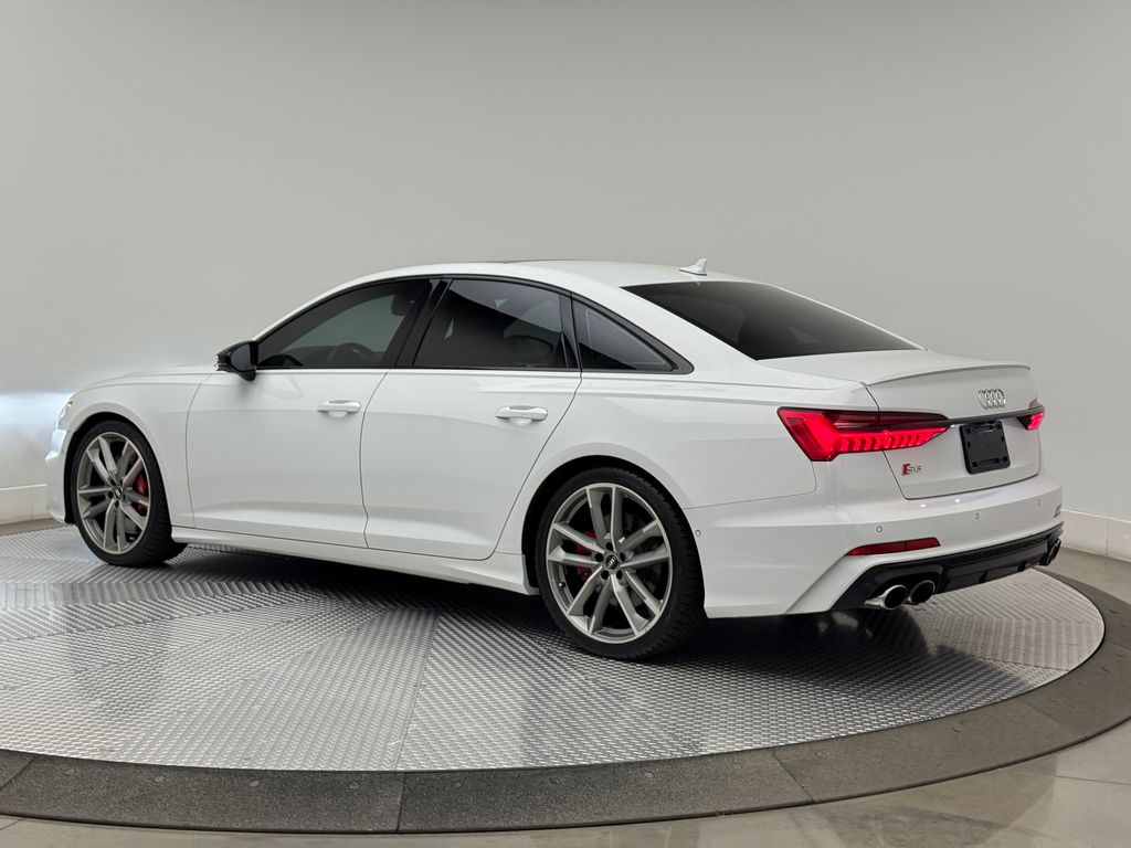 Thumbnail: 2020 Audi S6 - 11