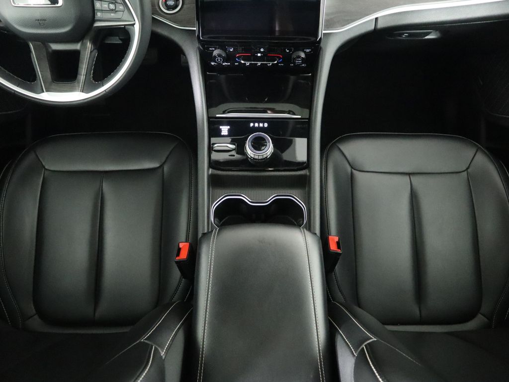 Thumbnail: 2024 Jeep Grand Cherokee L - 17