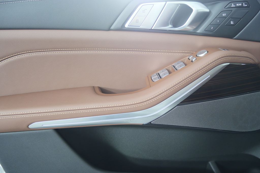 Thumbnail: 2026 BMW X7 - 8