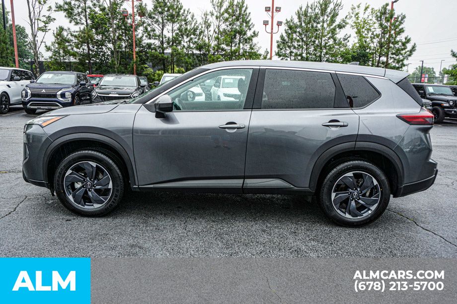 Used 2025 Gray Nissan SV image 7