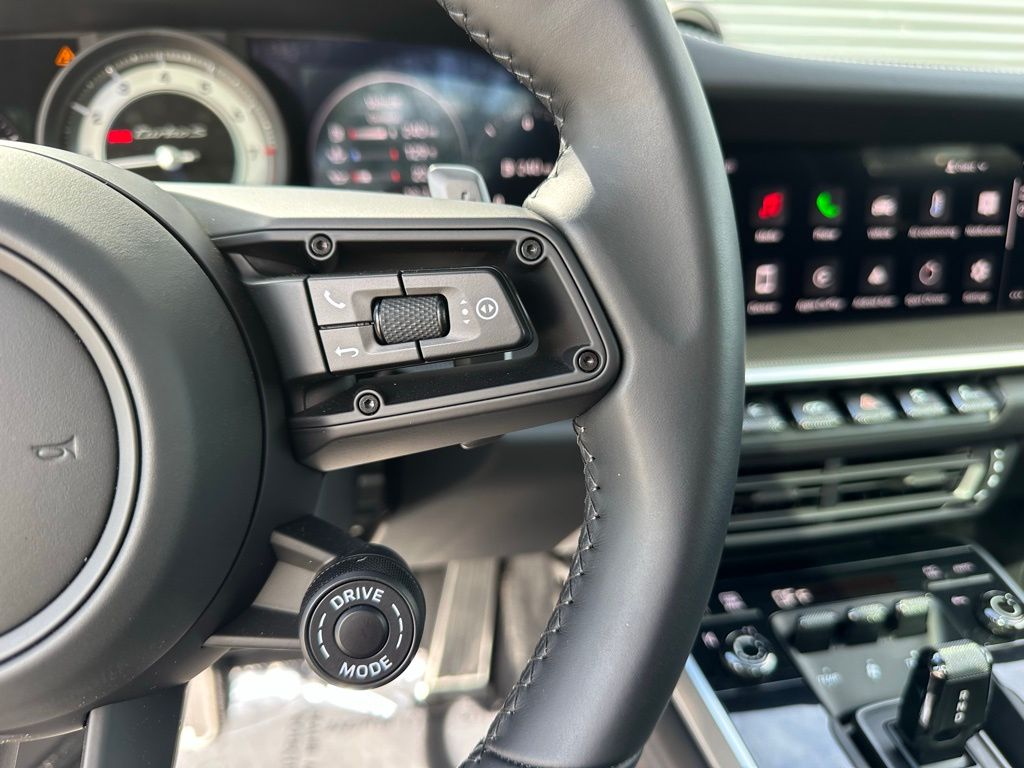 Thumbnail: 2022 Porsche 911 - 16