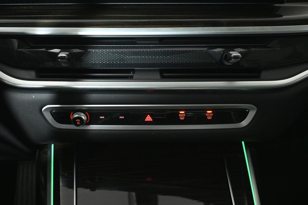 Thumbnail: 2024 BMW X7 - 24