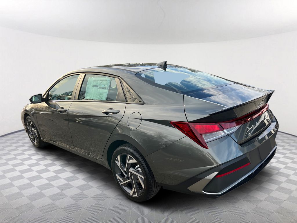 2025 Hyundai Elantra SEL Sport - 4
