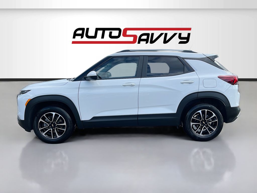 Used 2025 White Chevrolet LT image 4