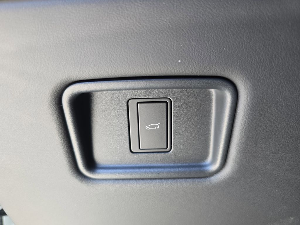 New 2026 White Land Rover Dynamic SE image 27