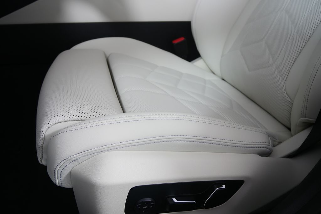 Thumbnail: 2026 BMW i5 - 10