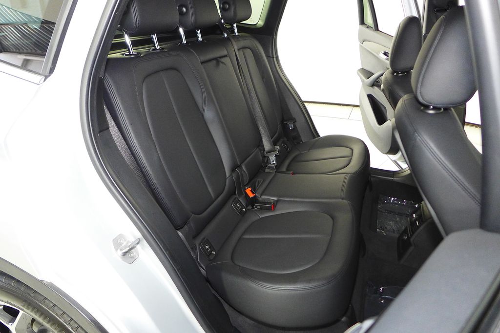 Thumbnail: 2016 BMW X1 - 19