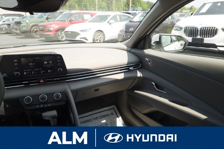 New 2026 White Hyundai SE image 18
