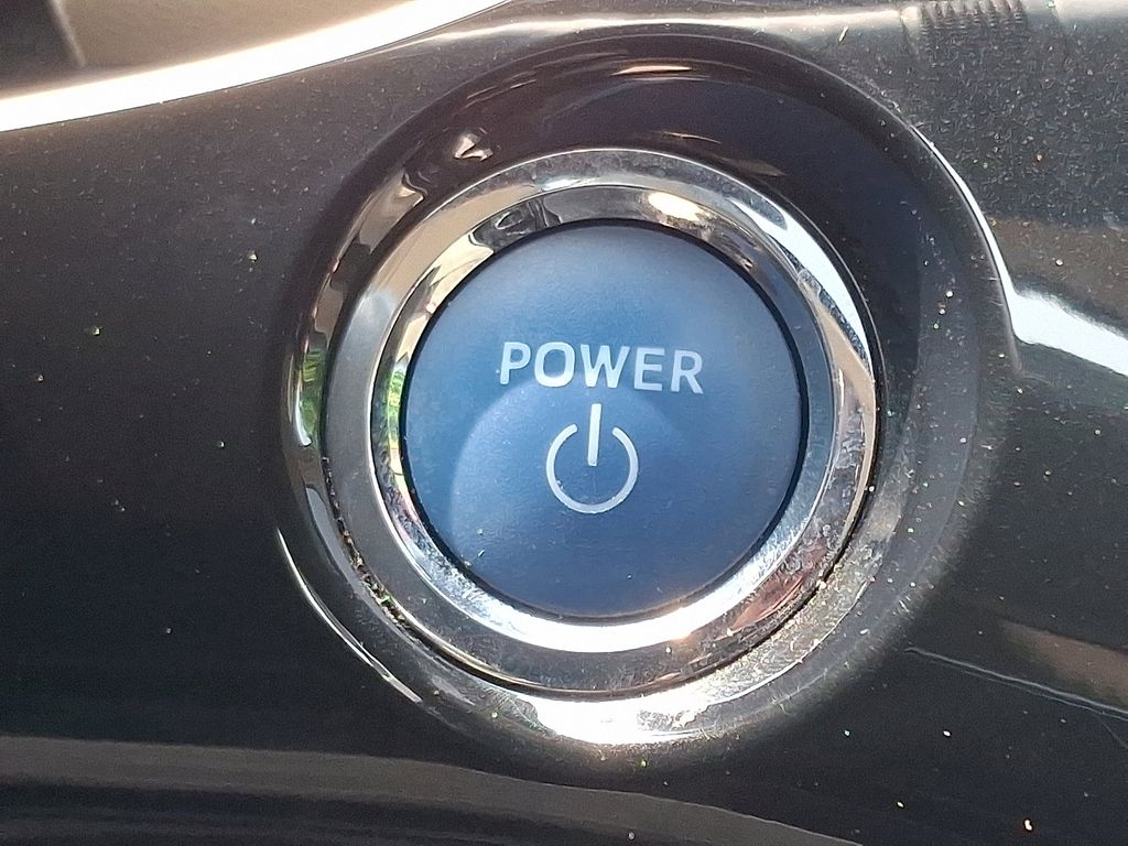 2017 Toyota Prius Four 23