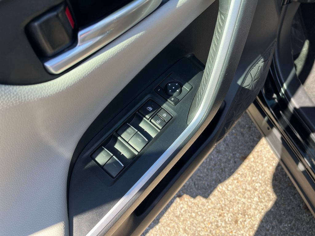 2023 Toyota RAV4 Hybrid Limited photo