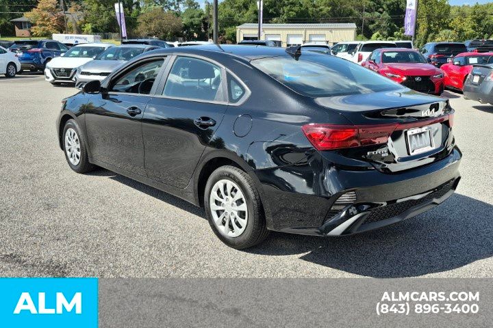 2024 Kia Forte LX photo 9
