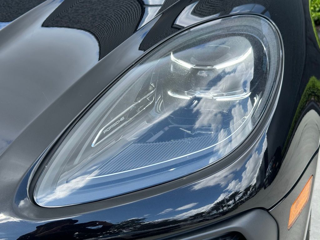 Thumbnail: 2022 Porsche Macan - 13