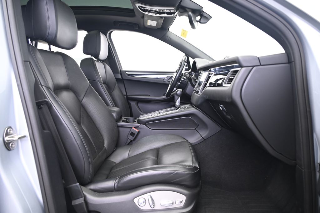 Thumbnail: 2018 Porsche Macan - 23