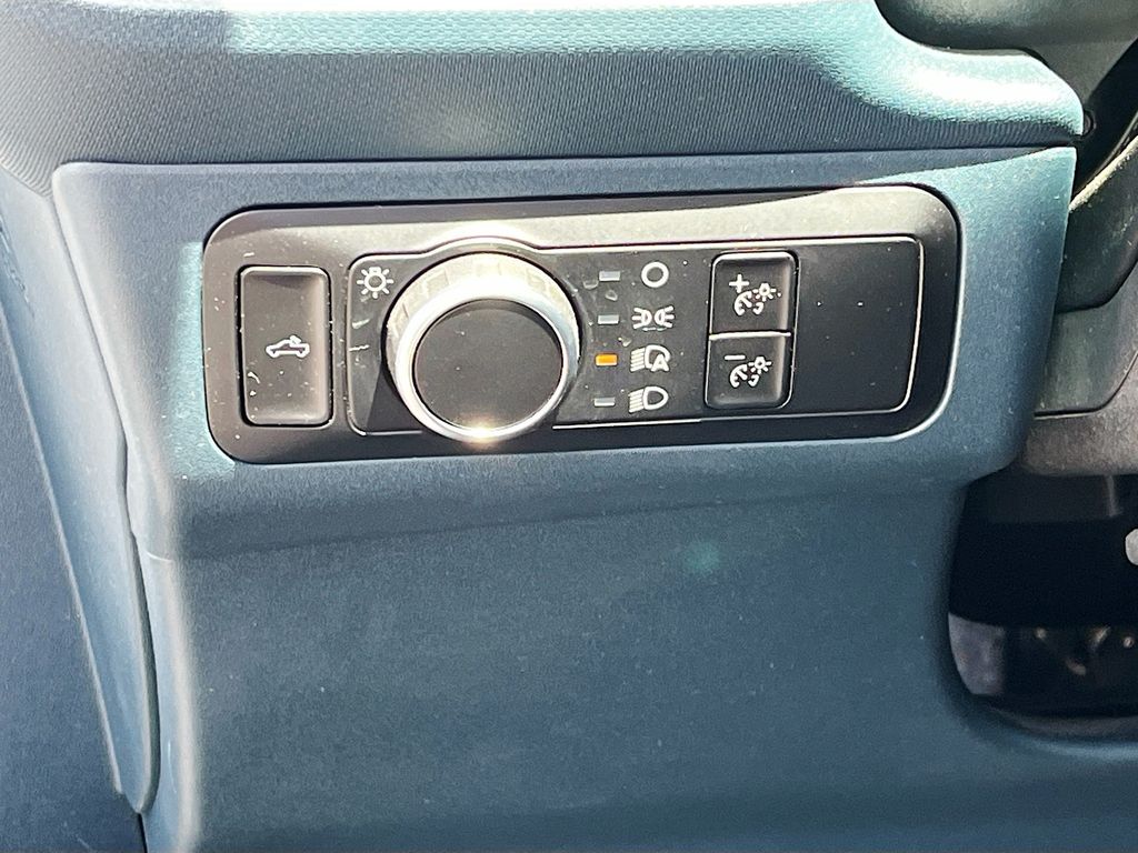 Used 2025 White Ford XL image 10